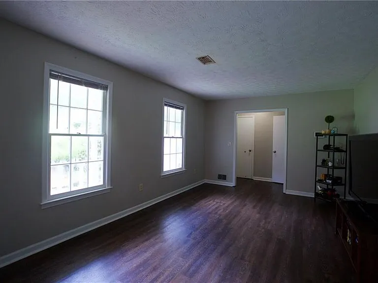 3328 Mountain Hollow Dr — Photo 5