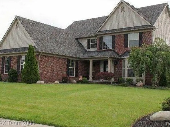 28477 Pondside Ct, Flat Rock, MI 48134