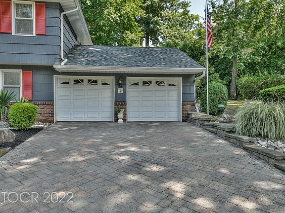 3rd image of 21 Briarwood Ct