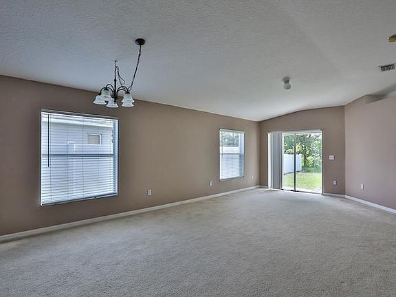 4th image of 7860 Carriage Pointe Dr