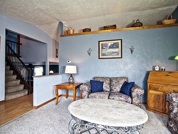 3rd image of 26944 Creekhaven Dr