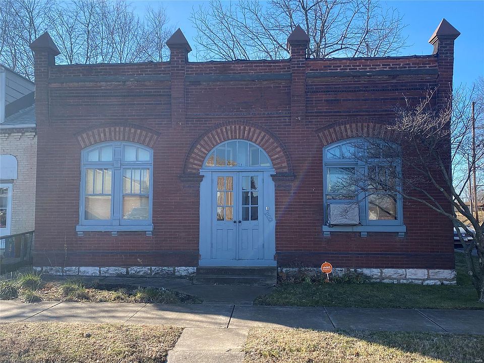 1st image of 200 E Davis St