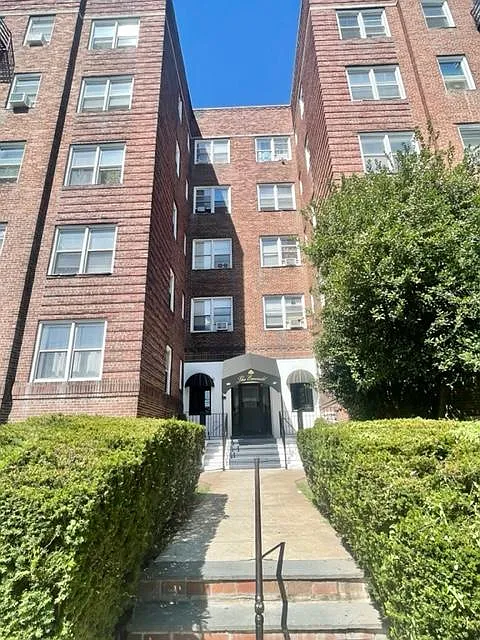 297 Lincoln Avenue — Photo 2