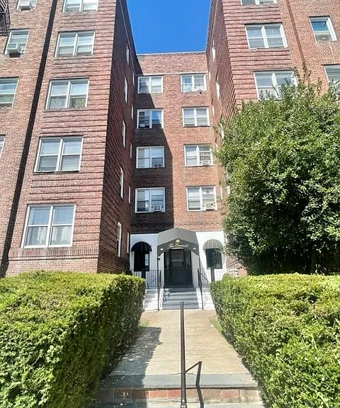 297 Lincoln Avenue — Photo 2