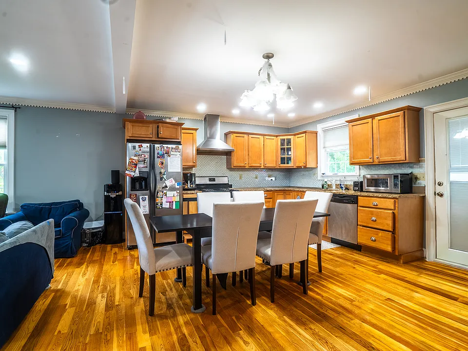 61 Carlisle St #61