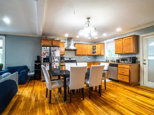 61 Carlisle St, Quincy, MA 02171