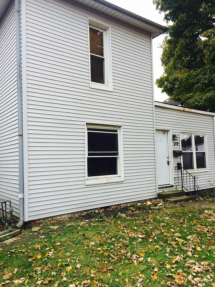 470 N Court St photo 1