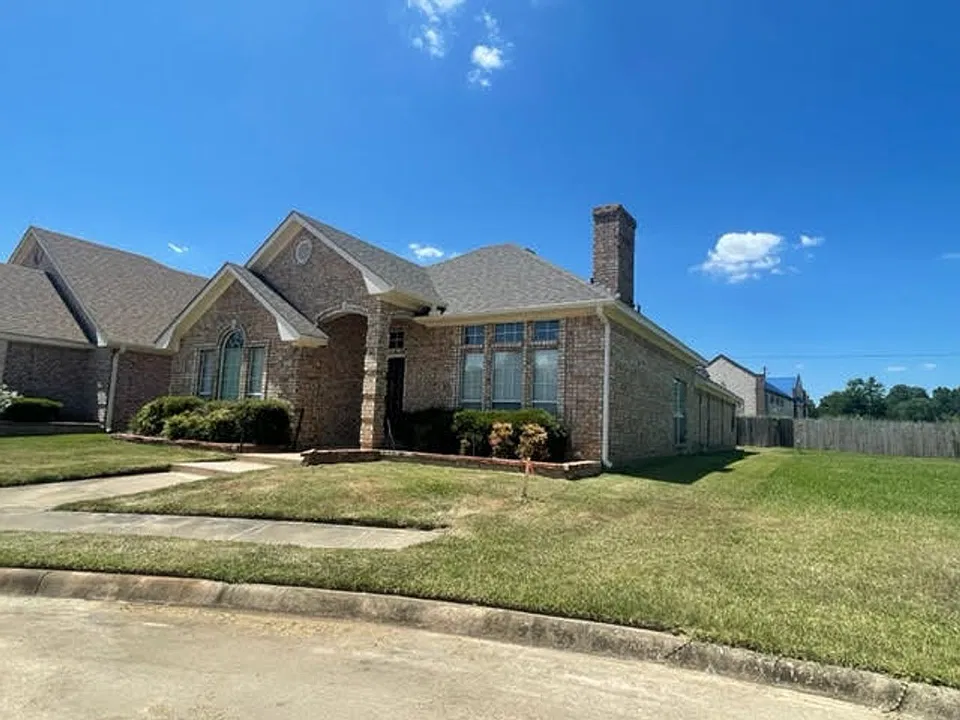 4225 Primrose Ln