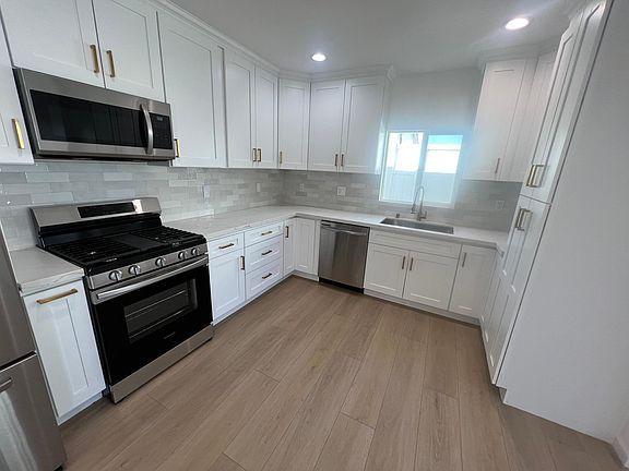 3rd image of 7823 Saint Clair Ave