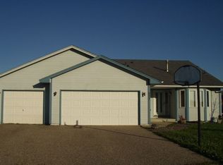 527 Mint Cir, Shakopee, MN 55379