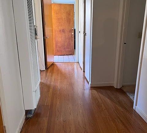 5th image of 955 Oak Ln #B