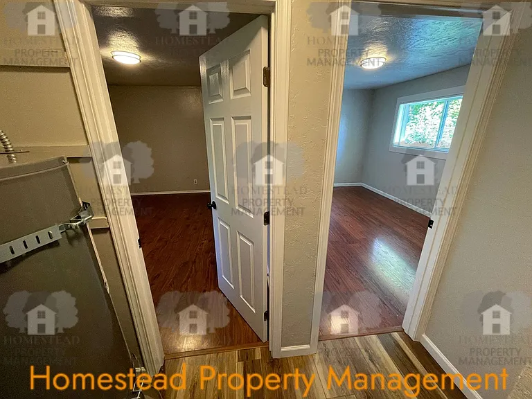582 Main St W — Photo 8