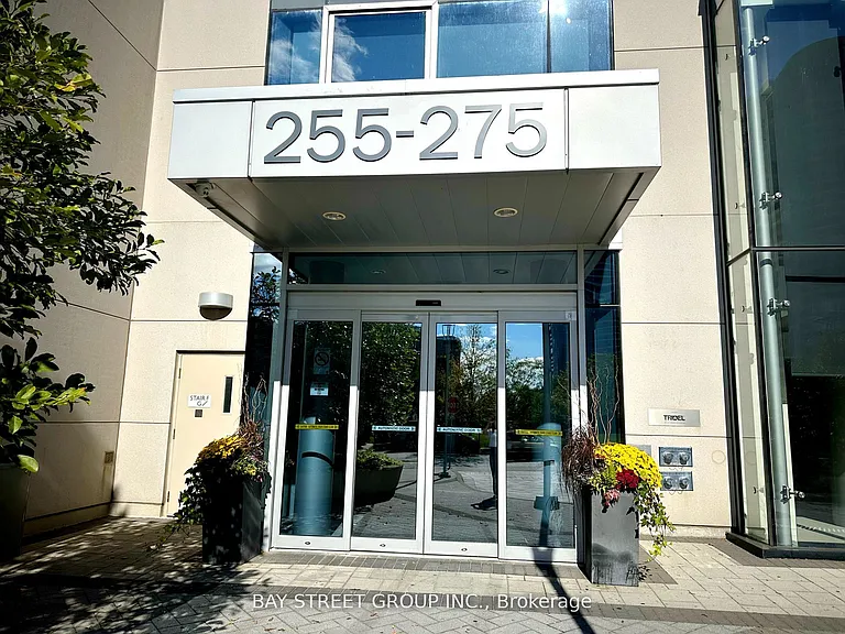 255 Village Green Sq #401 — Photo 3