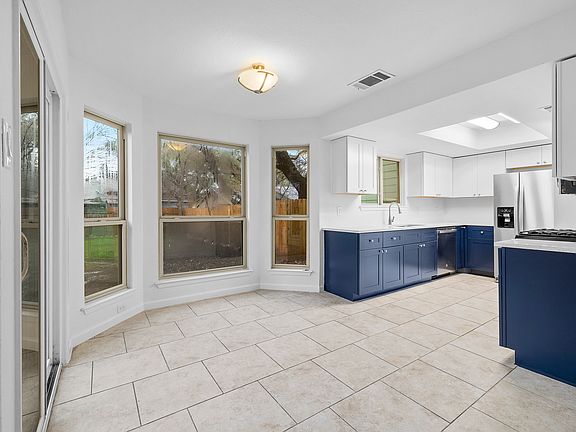 5th image of 6105 Hill Forest Dr APT A