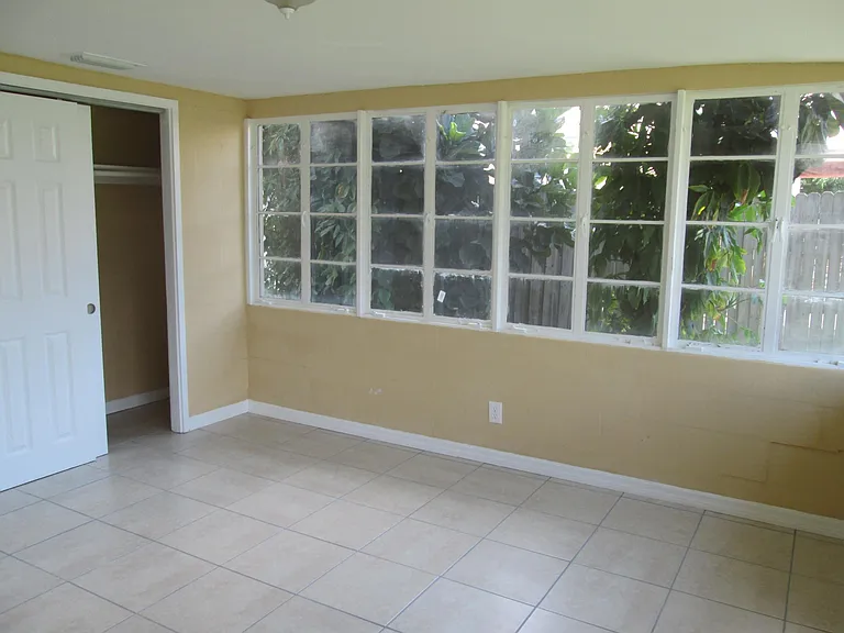 2408 W Fig St #A — Photo 9