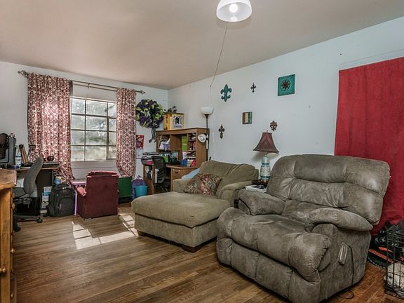 3rd image of 4224 Hilltop Dr