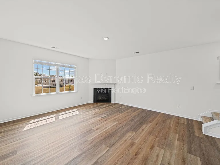 204 Calvin Creek Dr — Photo 10