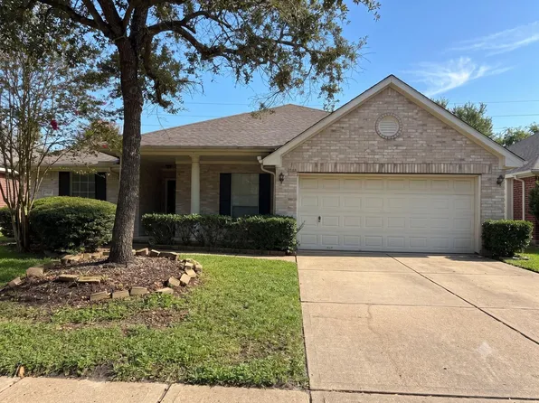 3823 Canton Dr, Pearland, TX 77584