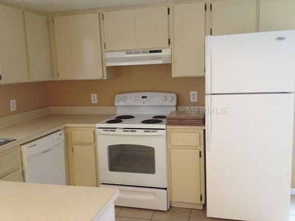 3rd image of 416 Regal Park Dr