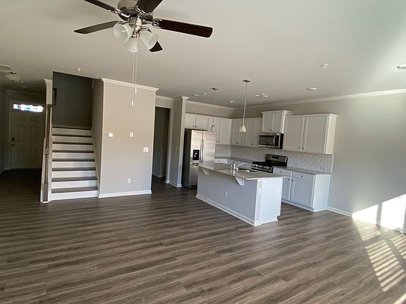 4th image of 765 Woodstock Grove Dr