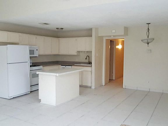 4th image of 1014 Graham Dr #J4-1