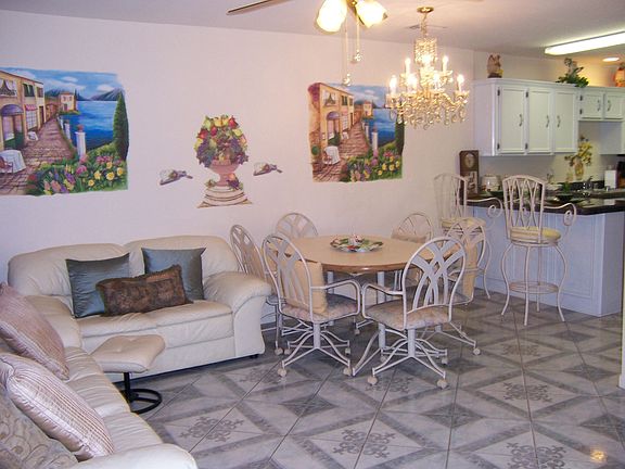 LIVING/DINING AREA
