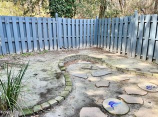 8 Battery Ln, Beaufort, SC 29902