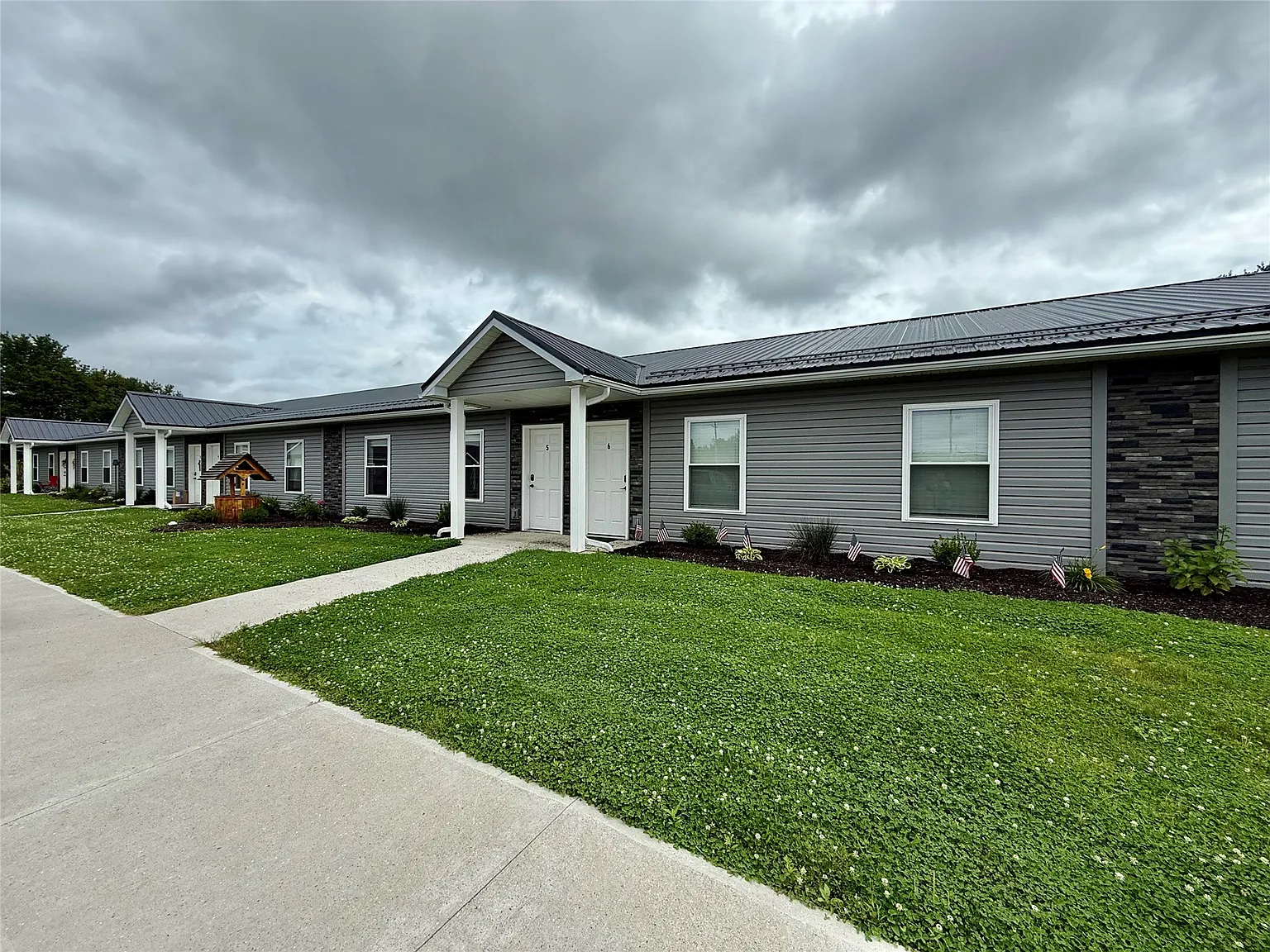 2 bed, 1.5 bath, 1150 sqft, $1,450 — Photo 2