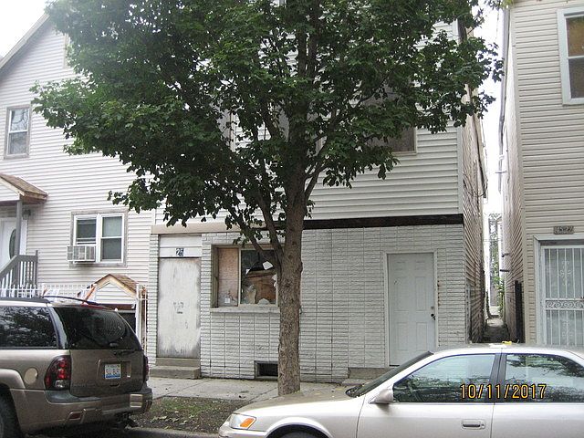 1st image of 4525 S Hermitage Ave