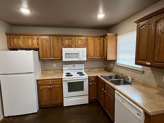 4th image of 1123 E 13th St #D