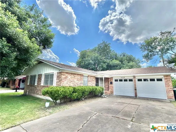 1608 Bonham Dr, Victoria, TX 77901