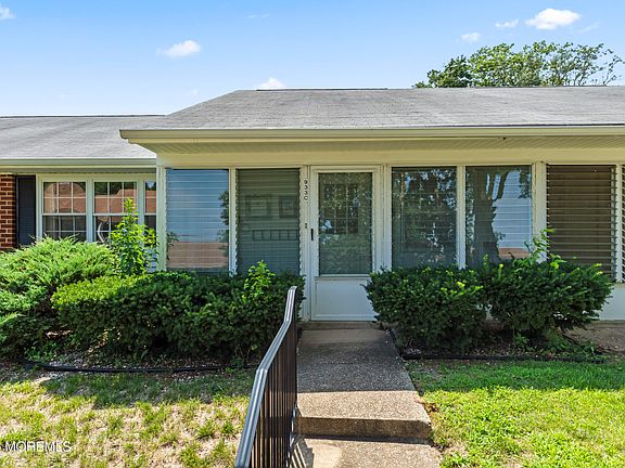 3rd image of 933C Thornhill Court