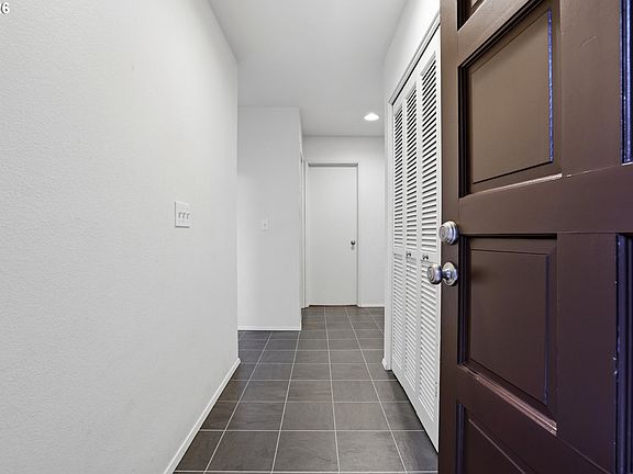 4th image of 285 Cervantes