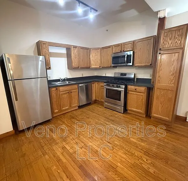 1 S Park St #1D — Photo 2