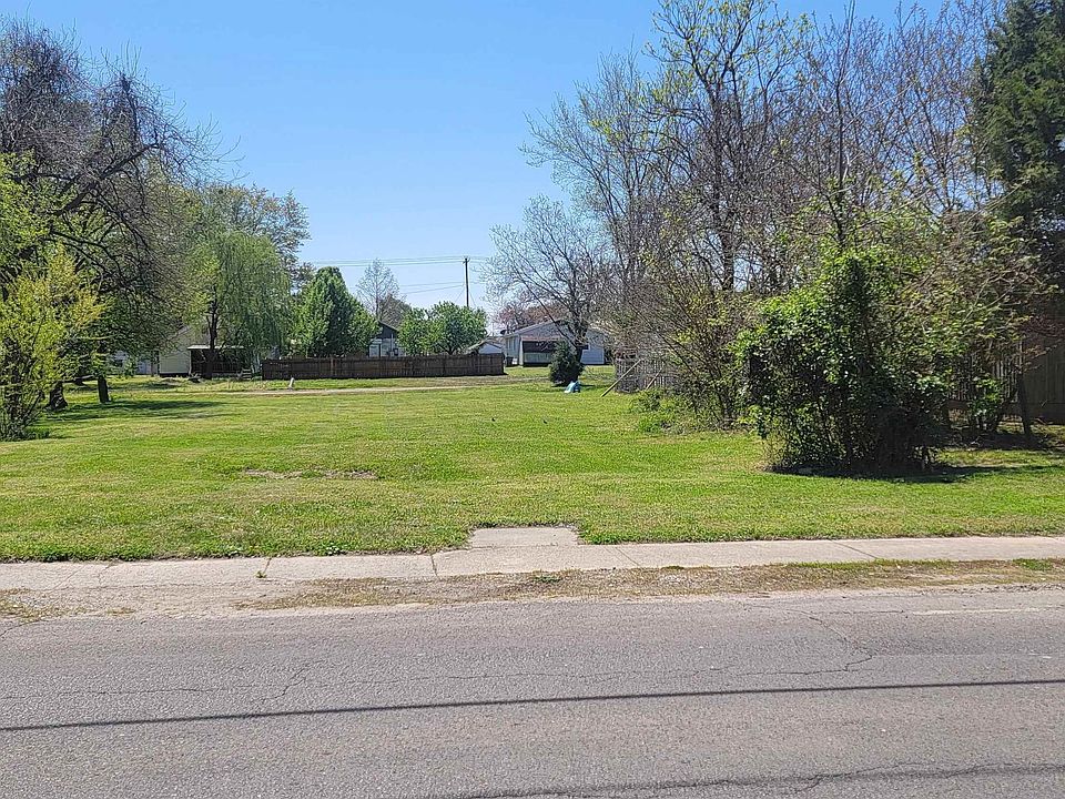 1st image of 400-410 409 E Lake St