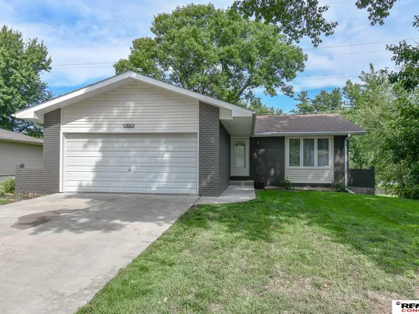 5616 Dogwood Dr, Lincoln, NE 68516