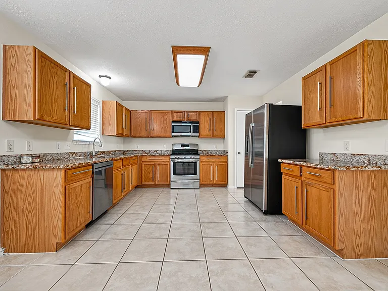 16102 Flatridge Ct — Photo 10