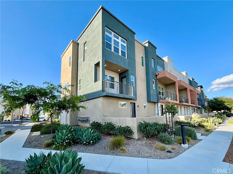 27054 Hummingbird Ln — Photo 3