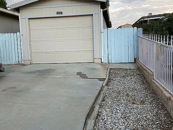 3rd image of 13947 Silverlake Pl