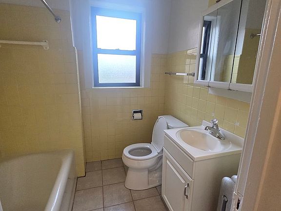 5th image of 6037-43 N Kenmore Ave #30