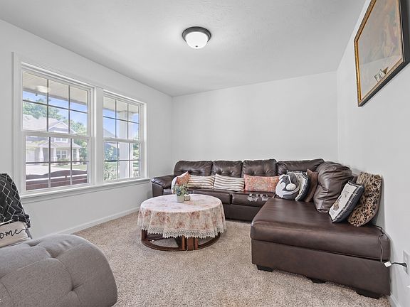 3rd image of 10531 Broadford St