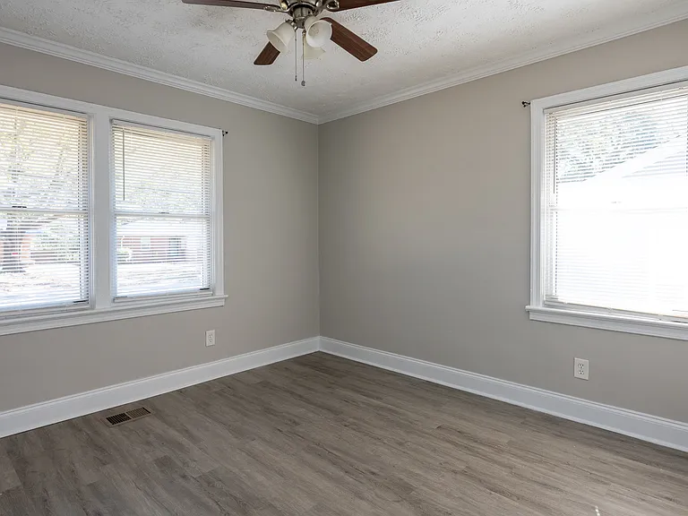 2153 Burroughs Ave SE — Photo 9