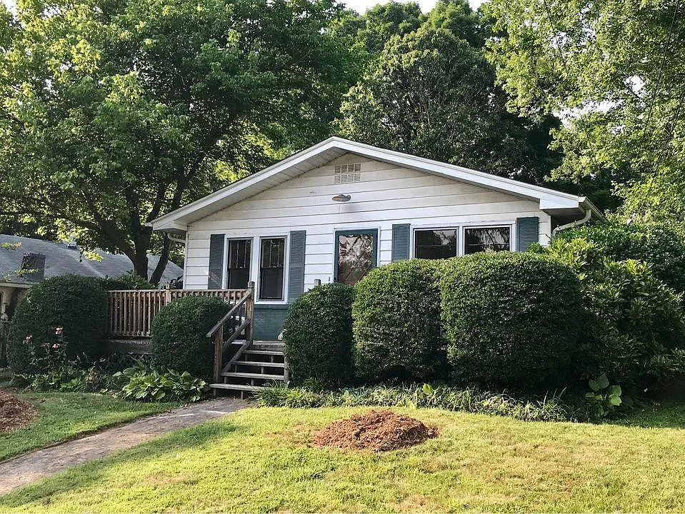 3 bed, 988 sqft, $1,950 — Photo 2