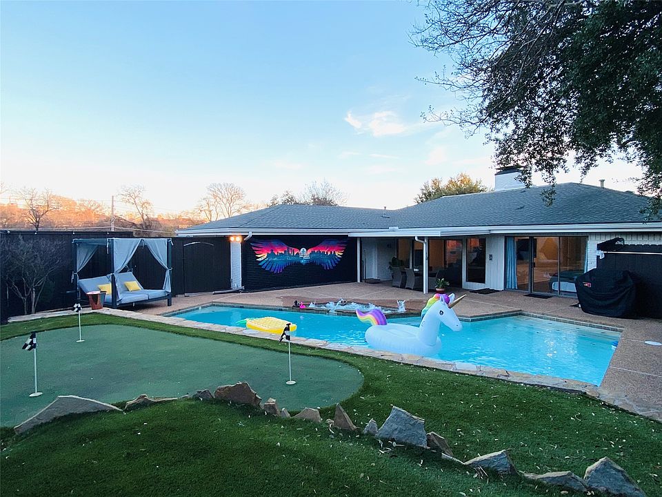 1st image of 9677 Fallbrook Dr