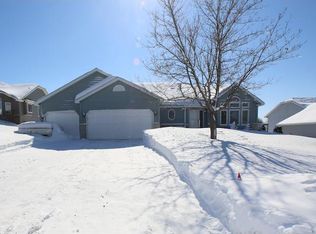 829 Moonlight Pl, Woodbury, MN 55125