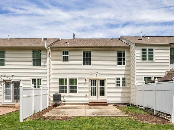 3rd image of 284 Broadstone Dr