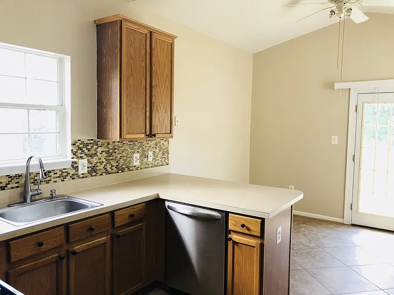 11 Catherine Ln — Photo 10