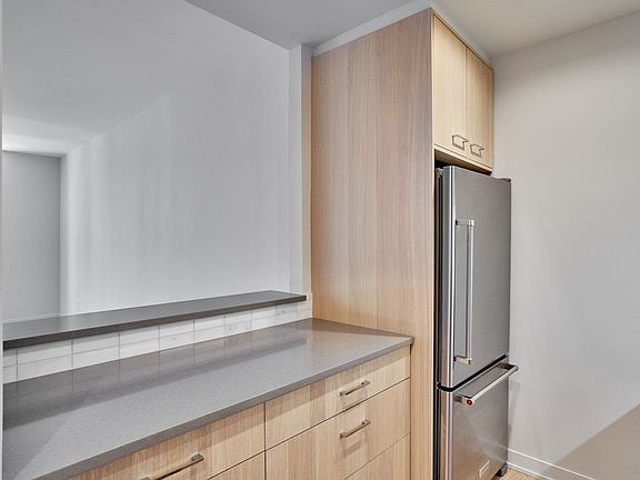 3rd image of 1 Columbus Pl APT N40b