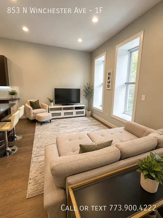 One Month Free Rent Ukrainian Village/East Village Location 3 Bed 2 Bath Duplex With 2 Parking Sp... — Photo 3
