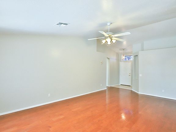 5th image of 7913 E Des Moines St